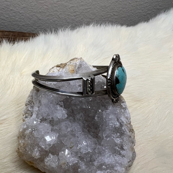 Vintage Native American Sterling Silver Turquoise Cuff Bracelet - Picture 8 of 13